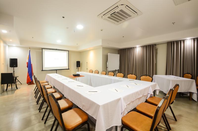 Aurumone Makati Suites マカティ エクステリア 写真