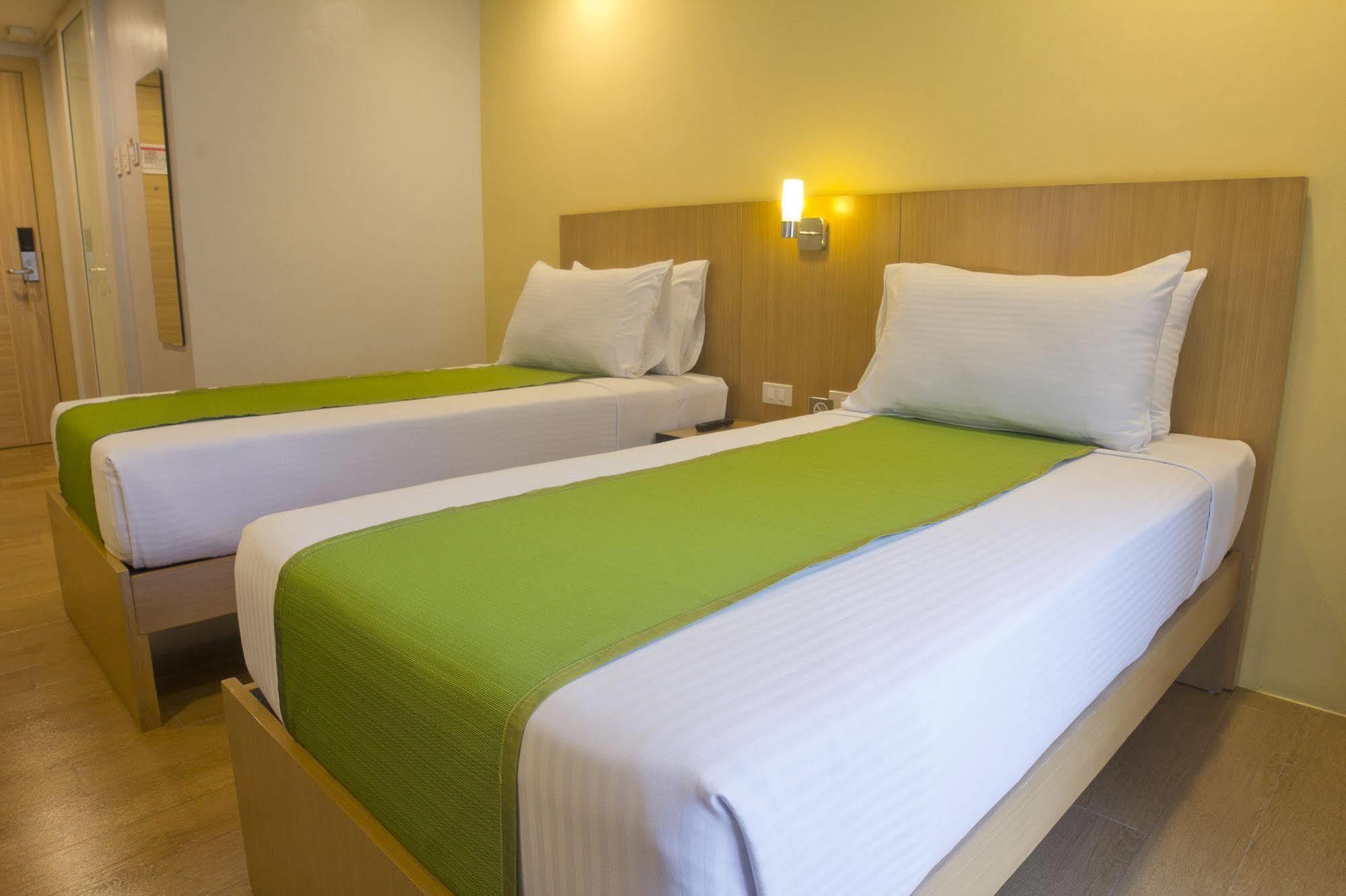 Aurumone Makati Suites マカティ エクステリア 写真