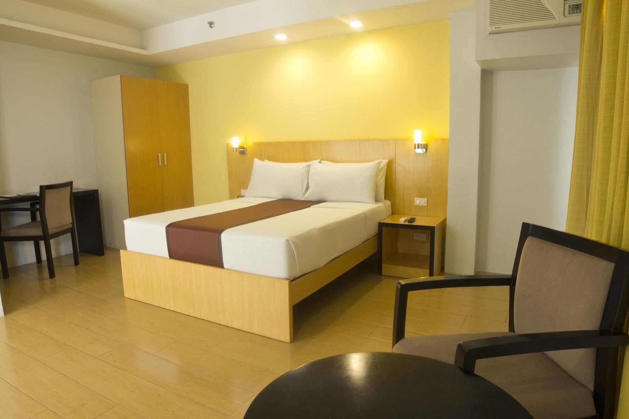 Aurumone Makati Suites マカティ エクステリア 写真