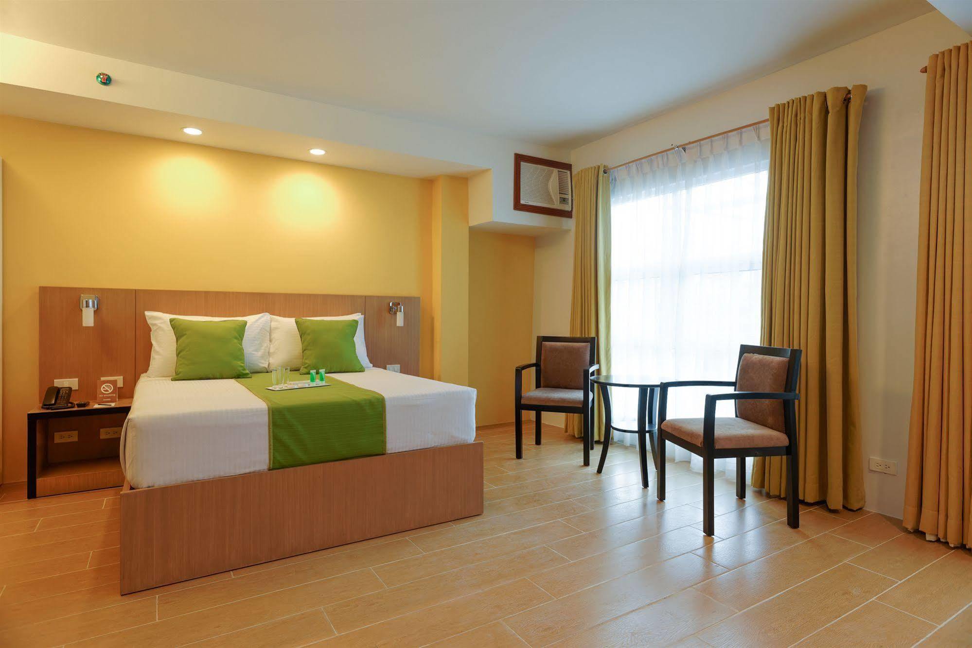 Aurumone Makati Suites マカティ エクステリア 写真