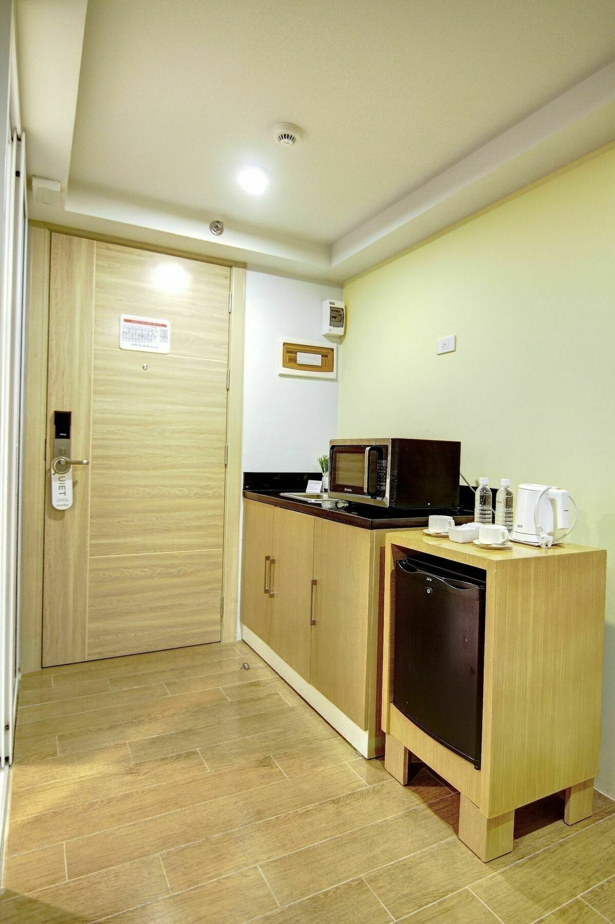 Aurumone Makati Suites マカティ エクステリア 写真