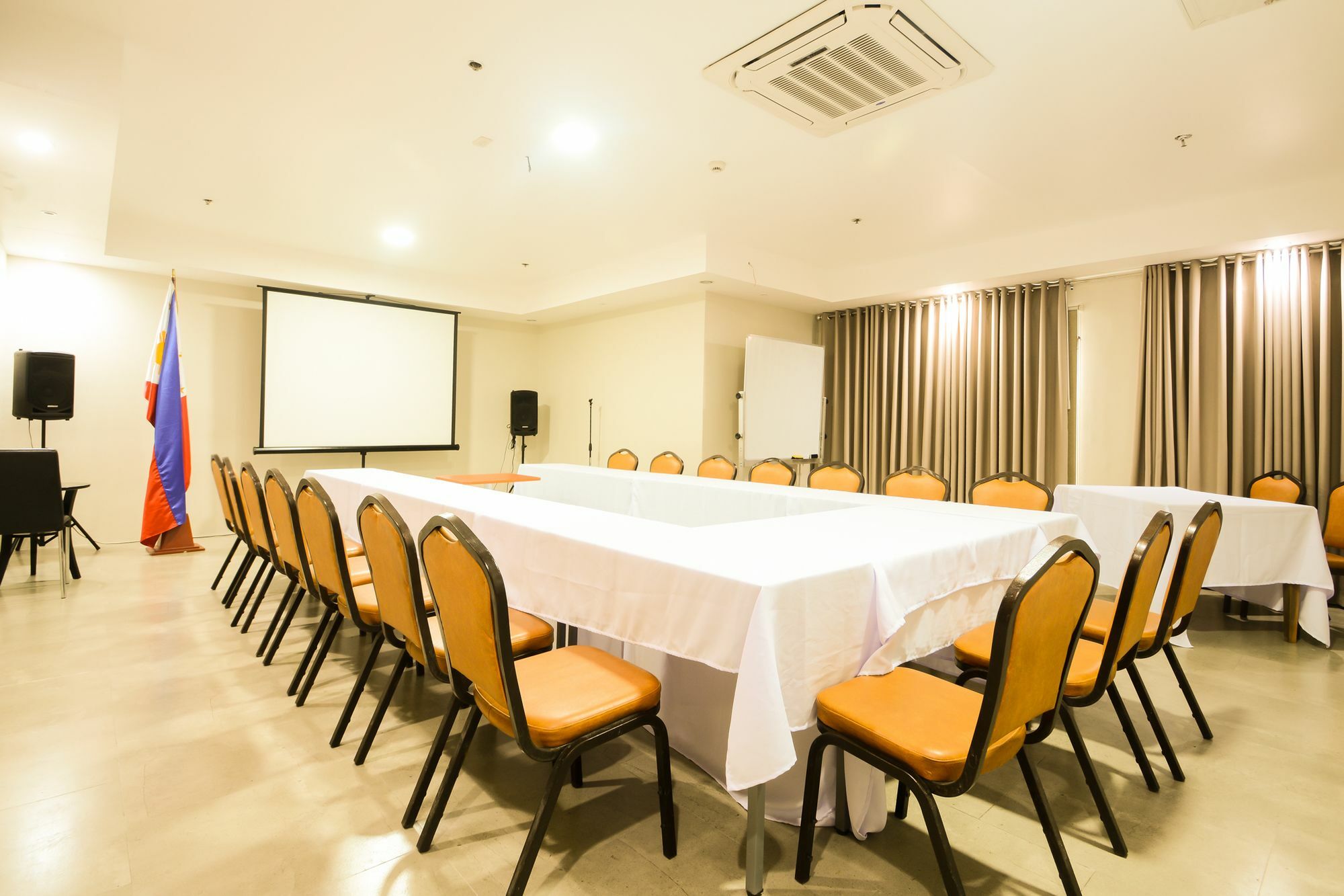 Aurumone Makati Suites マカティ エクステリア 写真